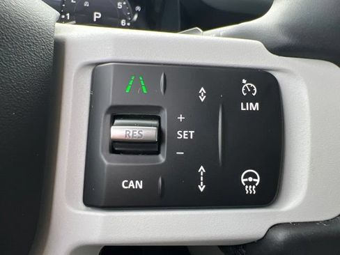 Used 2025 Land Rover Defender 110 X-Dynamic SE AWD/4WD image 27