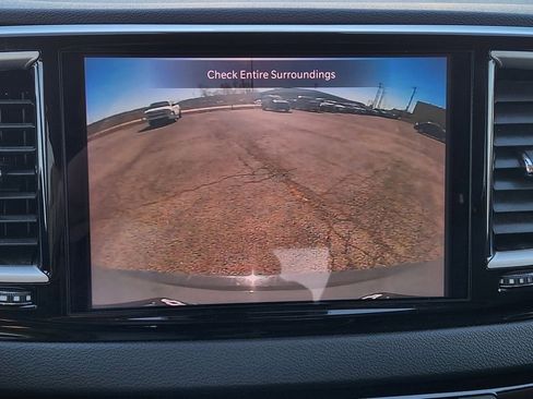 Used 2023 Chrysler Pacifica Touring-L FWD image 19