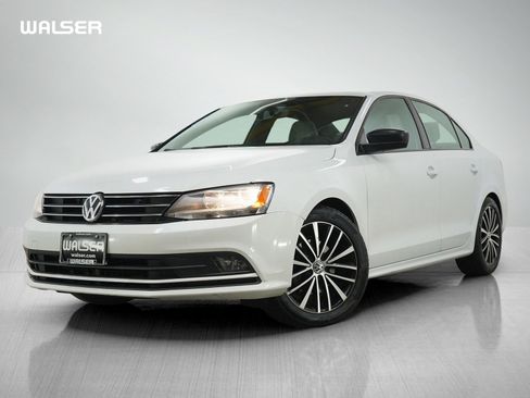 Used 2016 Volkswagen Jetta Sport image 1