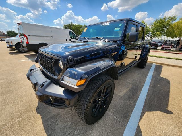 Used 2025 Jeep Gladiator Sport AWD/4WD image 3