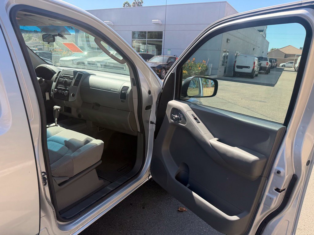 Used 2009 Nissan Frontier SE w/ SE Value Truck Pkg RWD image 17