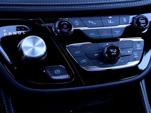 New 2026 Chrysler Pacifica Limited image 15