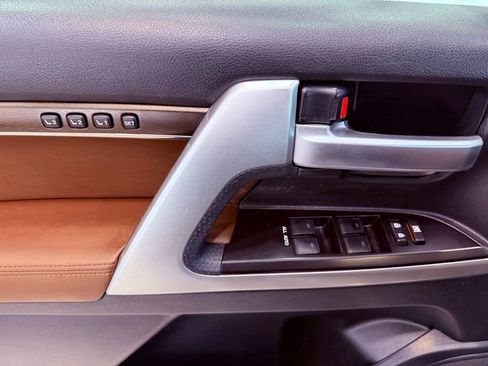 Used 2019 Toyota Land Cruiser image 20