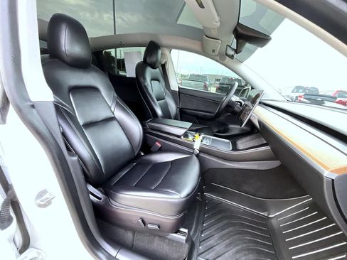 Used 2021 Tesla Model Y Long Range AWD/4WD image 17