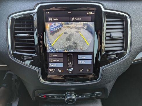 Used 2018 Volvo XC90 T6 Momentum w/ Convenience Package image 4