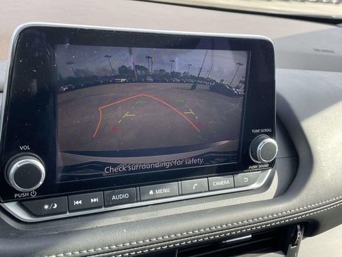 Used 2023 Nissan Rogue S image 25