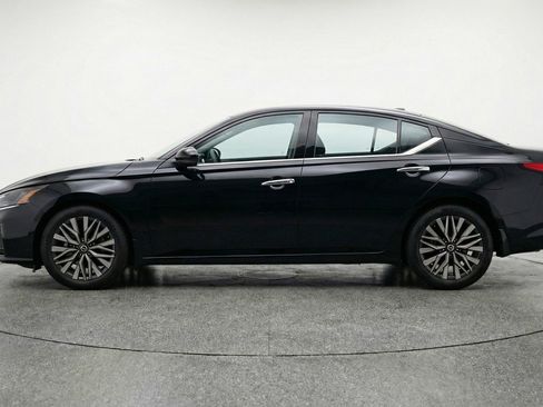 Used 2025 Nissan Altima 2.5 SV image 5