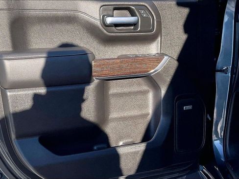 Used 2020 GMC Sierra 1500 Elevation w/ Elevation Value Package image 17