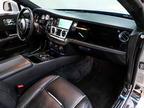 Used 2015 Rolls-Royce Wraith image 6