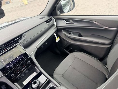 New 2026 Jeep Grand Cherokee L 2WD image 29