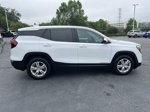Used 2024 GMC Terrain SLE image 10