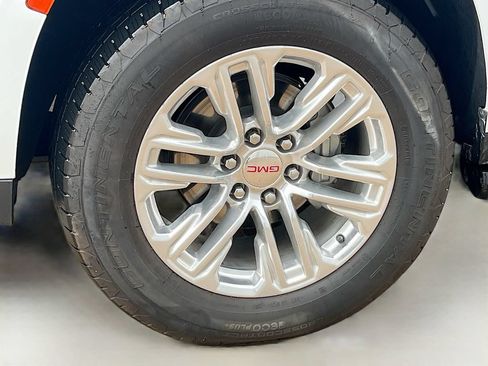Used 2024 GMC Yukon XL SLT w/ SLT Premium Package AWD/4WD image 33