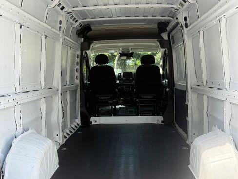 Used 2023 RAM ProMaster 2500 FWD image 3