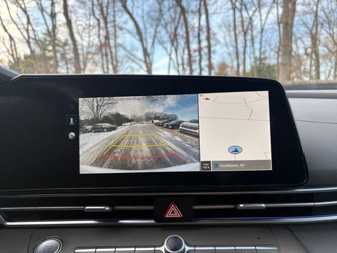 Used 2025 Hyundai Elantra SEL image 21