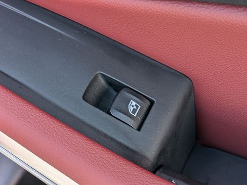 Used 2025 BMW 330i Sedan w/ Premium Package RWD image 37