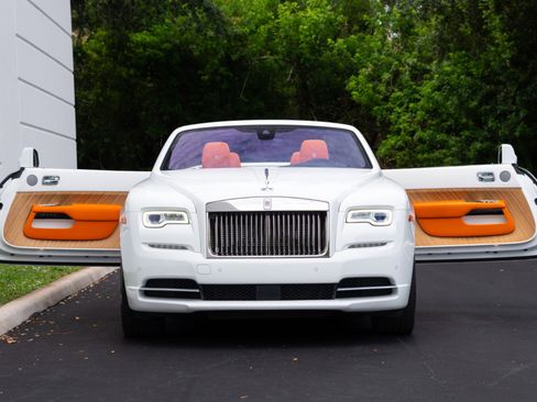 Used 2017 Rolls-Royce Dawn RWD image 2