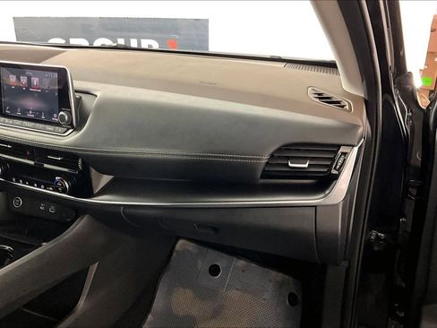 Used 2021 Nissan Rogue SV image 19