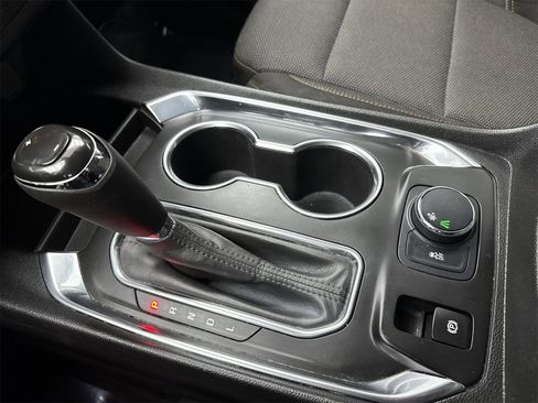 Used 2020 Chevrolet Traverse LS image 23