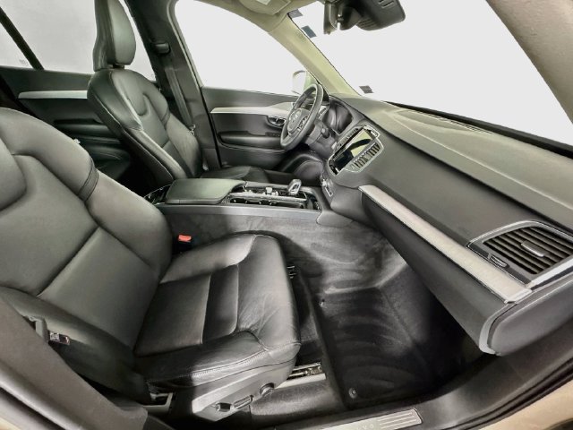 Used 2023 Volvo XC90 B5 Core AWD/4WD image 29