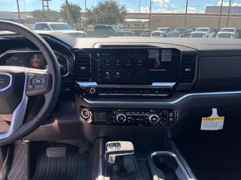 New 2026 GMC Sierra 1500 SLT image 18