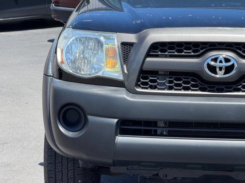 Used 2011 Toyota Tacoma 4x4 Double Cab w/ Convenience Pkg image 2