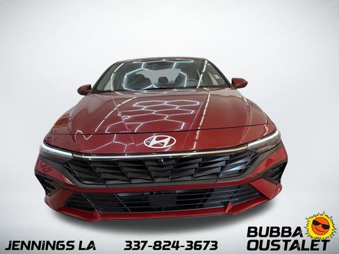 Used 2025 Hyundai Elantra SEL image 3