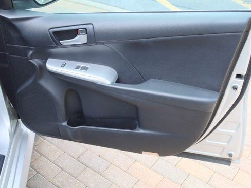 Used 2012 Toyota Camry SE FWD image 30