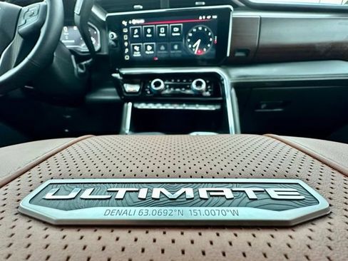 Used 2025 GMC Sierra 2500 Denali Ultimate image 31