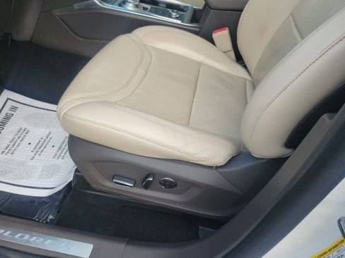 Used 2020 Ford Explorer Platinum w/ Premium Technology Package AWD/4WD image 18