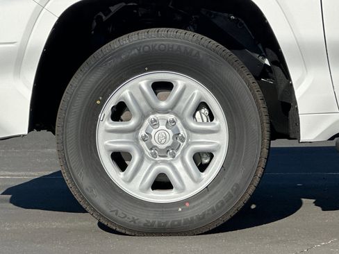 Certified 2026 Toyota Tundra SR AWD/4WD image 25