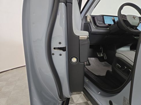 Used 2024 Rivian R1S Adventure AWD/4WD image 32