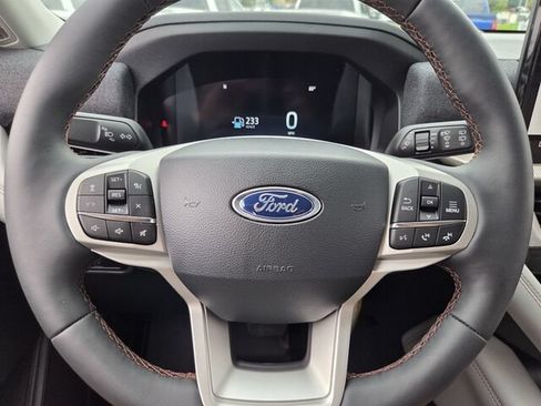 Used 2026 Ford Explorer Active w/ Active Comfort Package RWD image 28