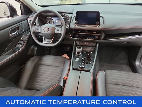 Used 2025 Nissan Rogue SV AWD/4WD image 13
