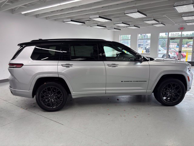 Used 2025 Jeep Grand Cherokee L Summit AWD/4WD image 14