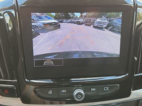 Used 2021 Chevrolet Traverse LT image 14