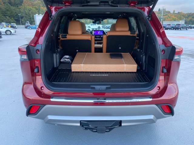New 2026 Toyota Highlander Platinum AWD/4WD image 12