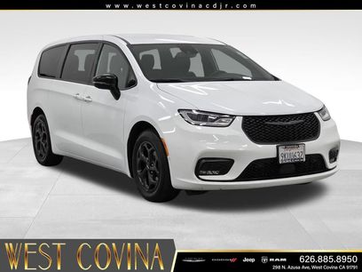 Used 2024 Chrysler Pacifica Limited