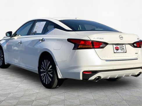 Used 2023 Nissan Altima 2.5 SV w/ SV Premium Package image 4