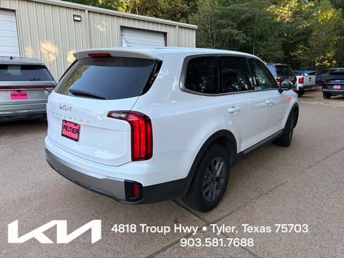 Certified 2025 Kia Telluride LX FWD image 11