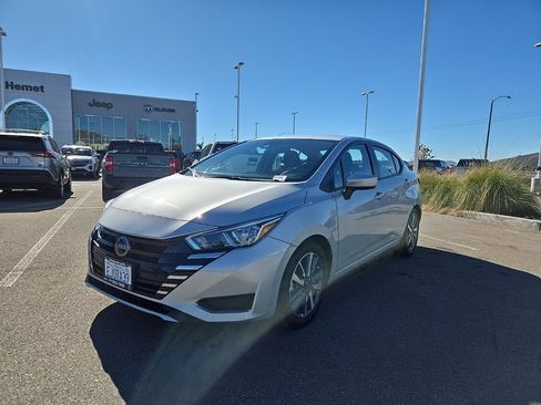 Used 2023 Nissan Versa SV image 4