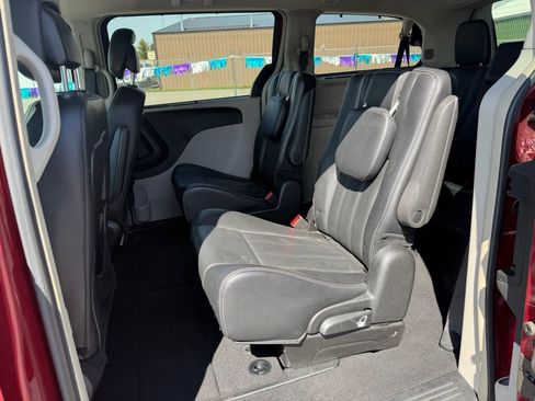 Used 2015 Chrysler Town & Country Touring FWD image 24