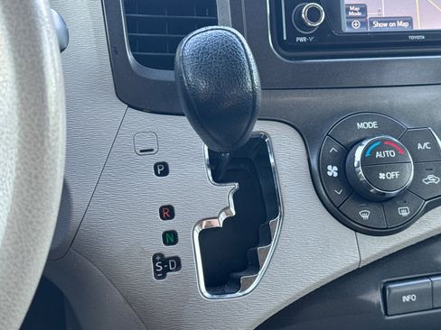 Used 2013 Toyota Sienna LE image 20