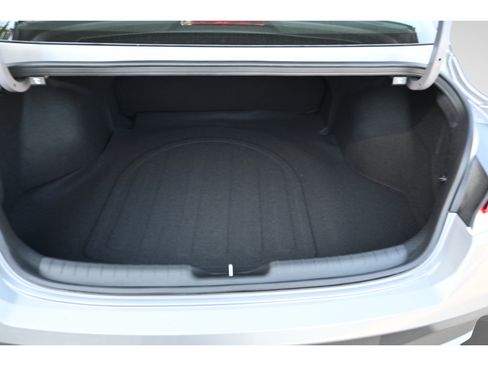 Certified 2025 Hyundai Elantra SE FWD image 9