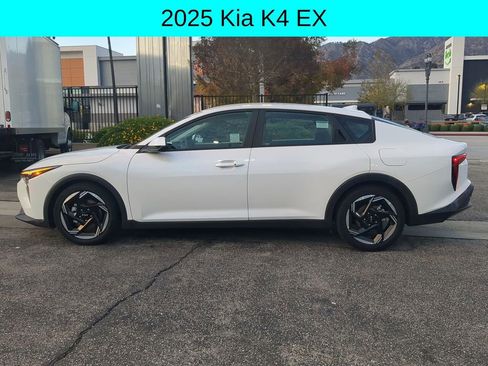 Used 2025 Kia K4 EX image 2