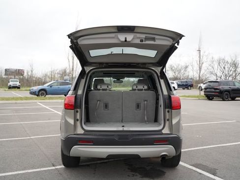 Used 2019 GMC Acadia SLT image 17