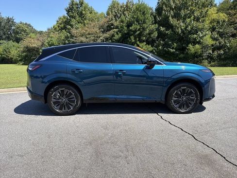 Certified 2025 Nissan Murano Platinum w/ Cargo Package AWD/4WD image 2