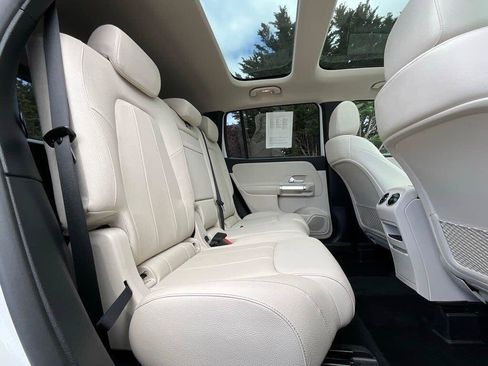 Used 2022 Mercedes-Benz GLB 250 4MATIC image 14