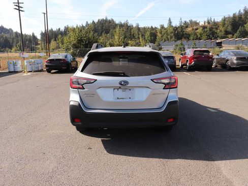 Used 2023 Subaru Outback Premium AWD/4WD image 6