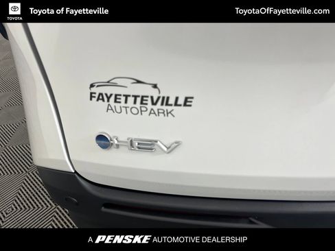 Used 2026 Toyota Sienna XLE FWD image 22