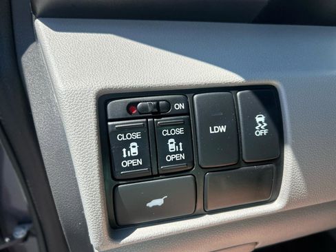 Used 2016 Honda Odyssey EX-L image 17